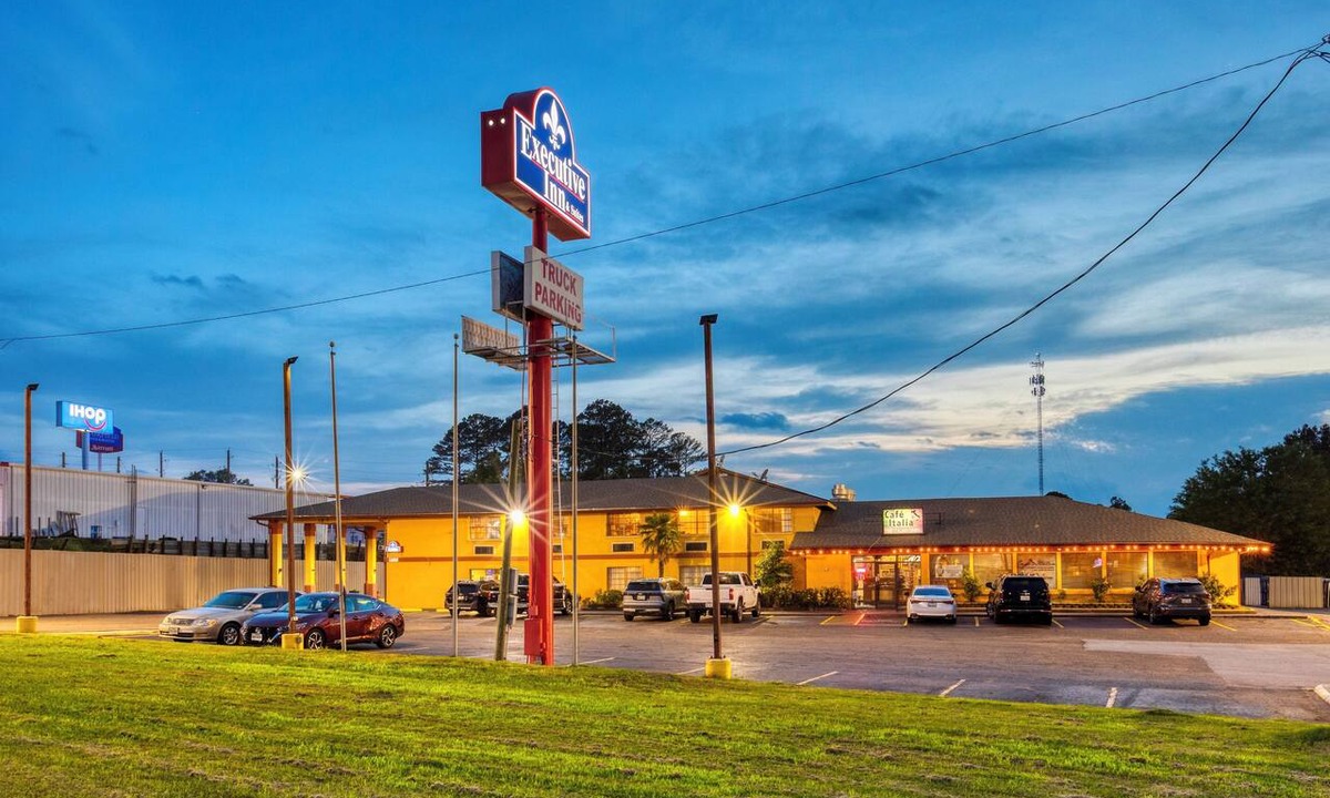 Marshall Hotel | Executive Inn & Suites
