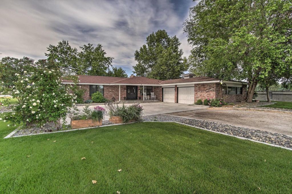 Pasco House | Expansive Pasco Escape with Sauna Pets Welcome