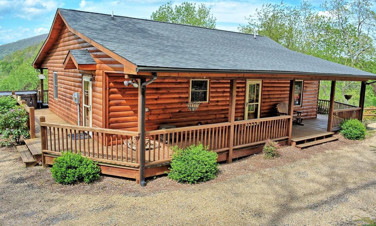 Buck Mountain Cabin | Experience comfort in this cozy 2-bedroom cabin with Hot Tub