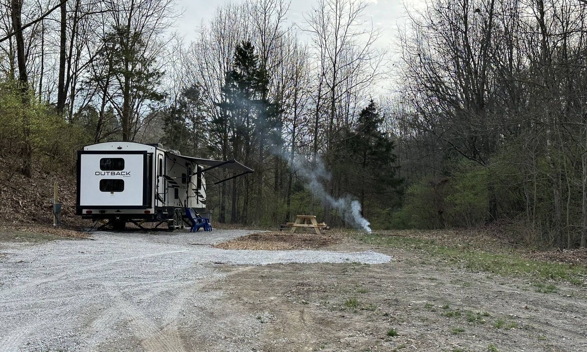 Carterville RV Rental | Experience Glamping in style. private Hot tub spa! Private lake -Pet Friendly