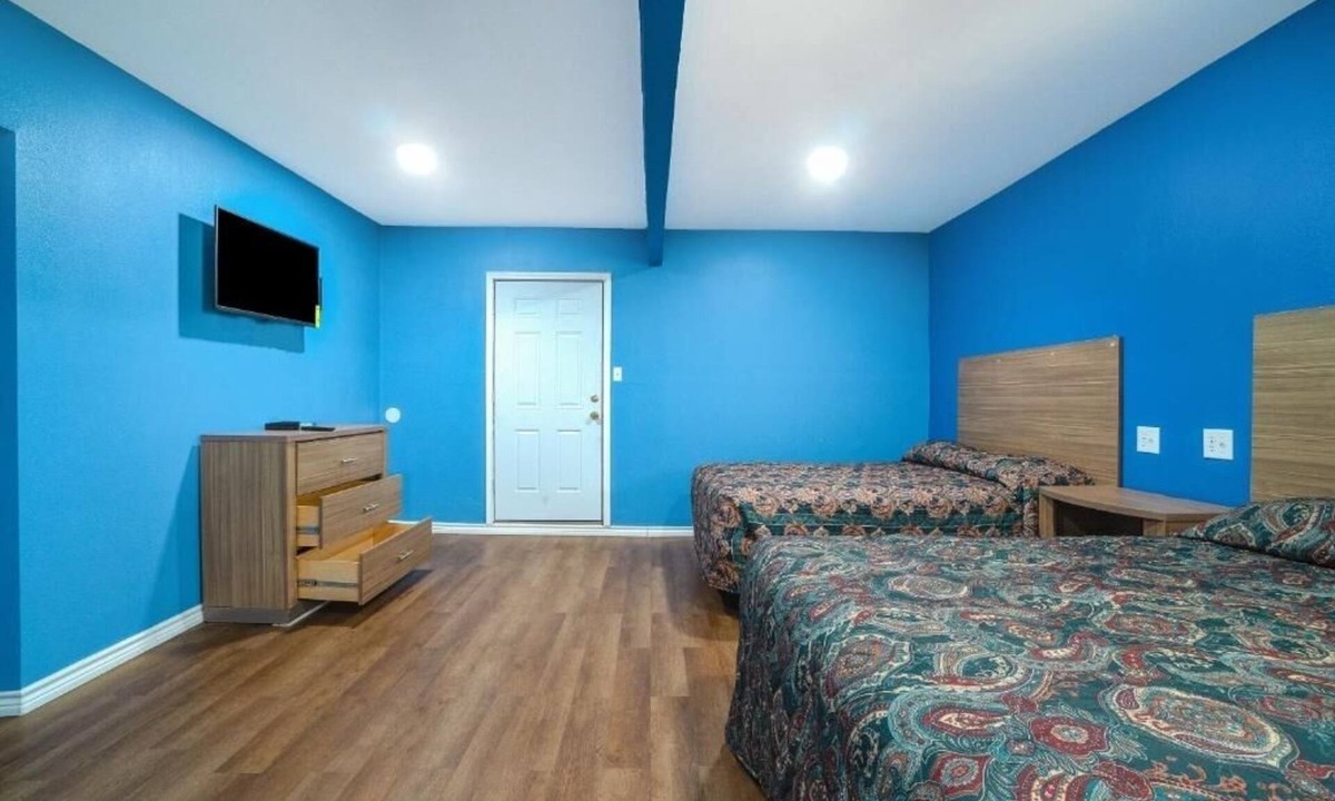 Flour Bluff Hotel | Experience Unit Pet Friendly Access To Padre Island Beach And State Park Nearby