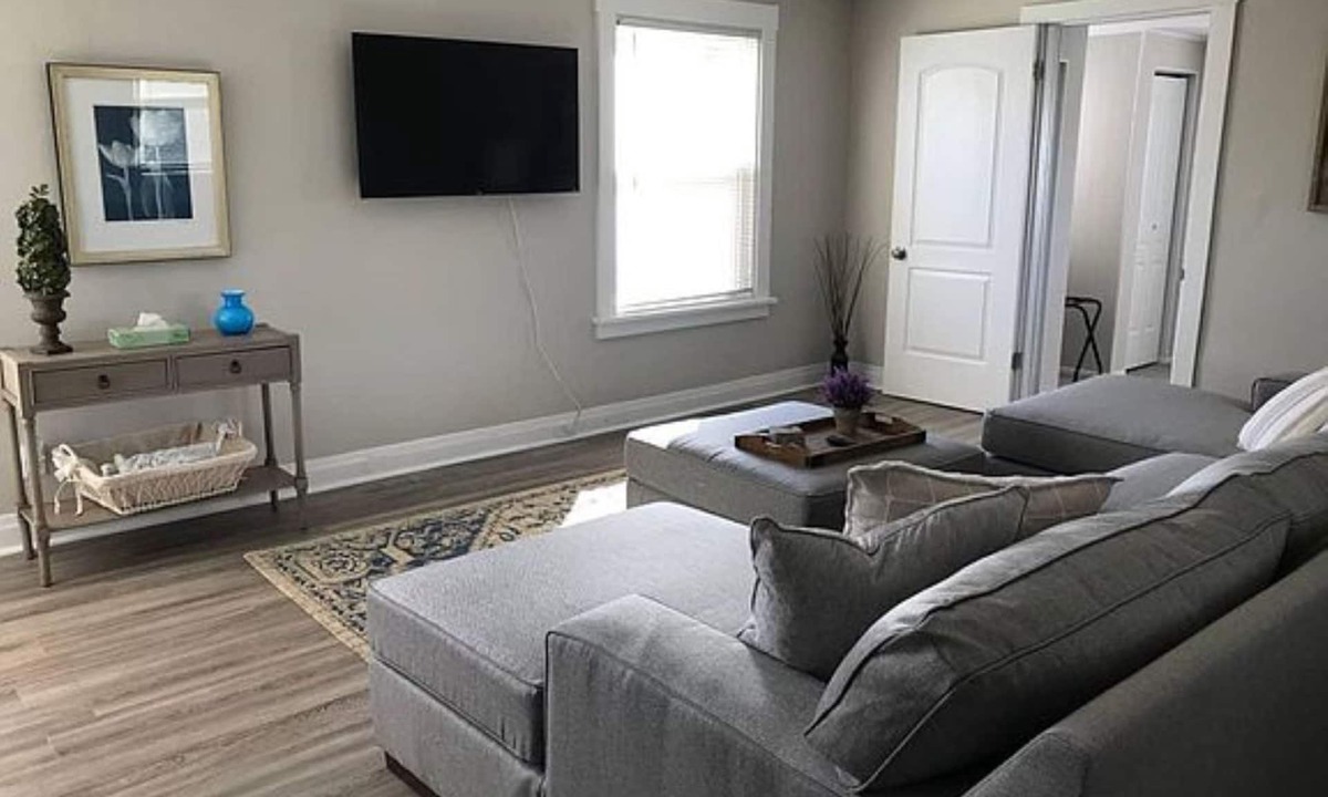 Libertyville Apartment | Explore Downtown Libertyville on Foot