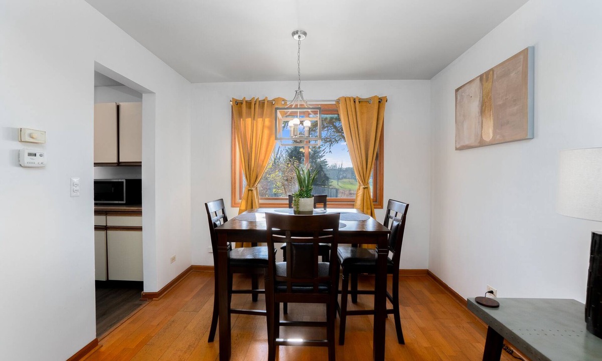 Fox Valley House | Extended Stay Naperville FHS Rental - Knoll Dr