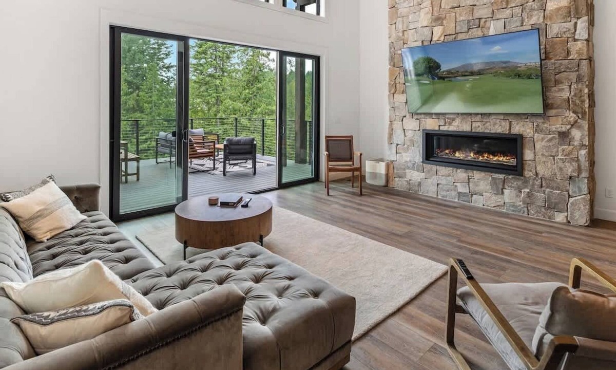 Sandpoint House | Extraordinary Idaho Club Retreat w/Hot Tub