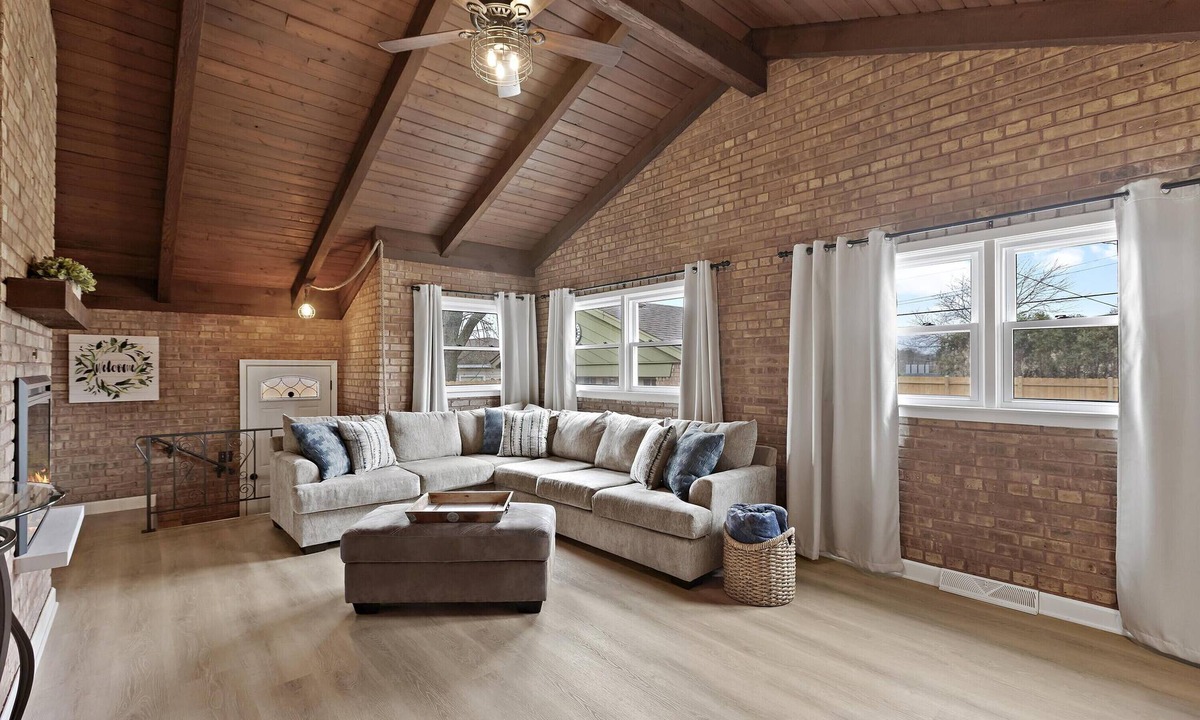 Downers Grove House | Family, Friends and Fun Chicago Getaway