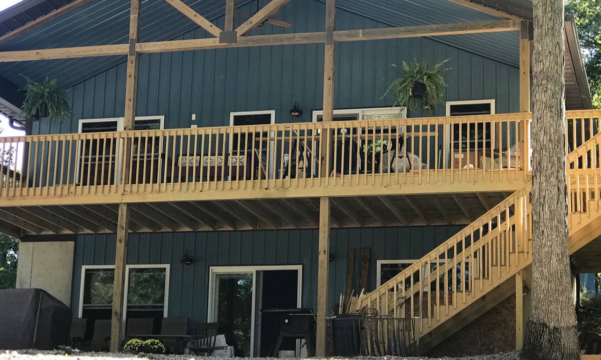 Effingham House | Family Home on Lake Sara