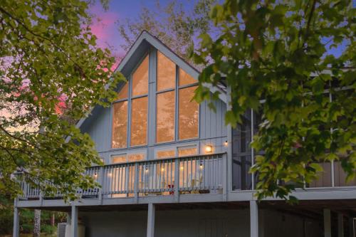 The Woods Ski Chalet | Fireplace Fire Pit Covered Porch & Resort Access