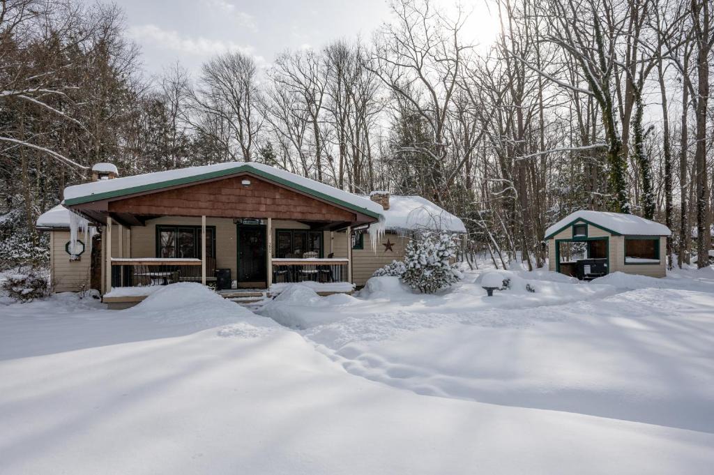 Oakland House | Fireside Cabin