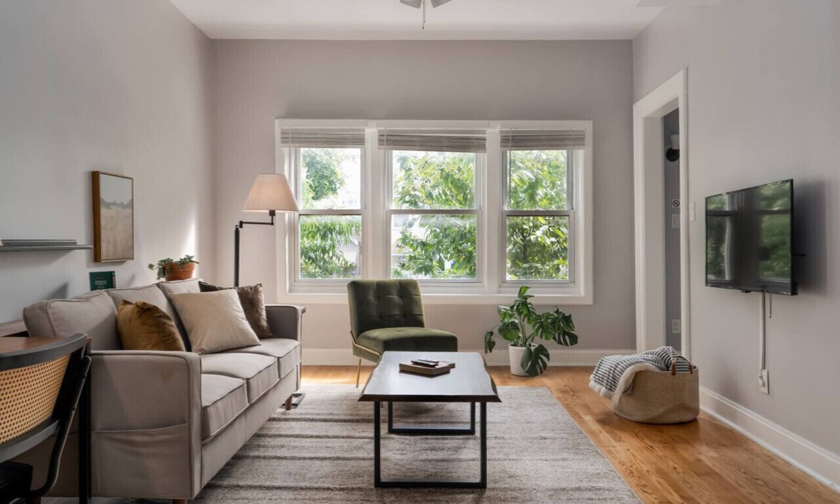 West Bucktown Apartment | Flexhome Logan Square 1BR B1 - Office+W/D+Patio