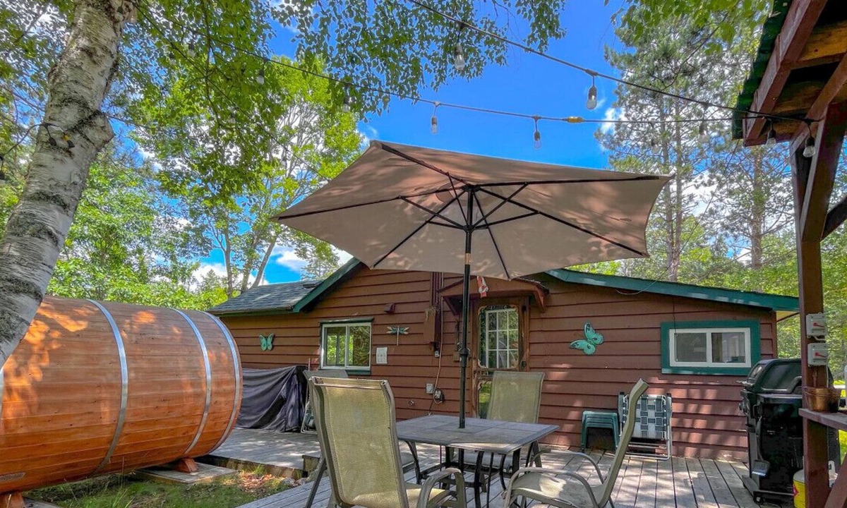 Purdy Cabin | Fosters Lake Rustic Cabin w Volleyball Court