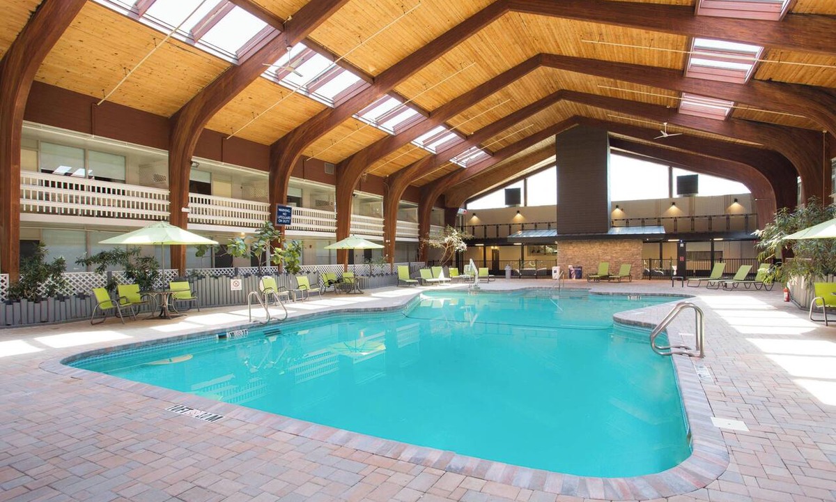 Eastham Hotel | Four Points by Sheraton Eastham Cape Cod