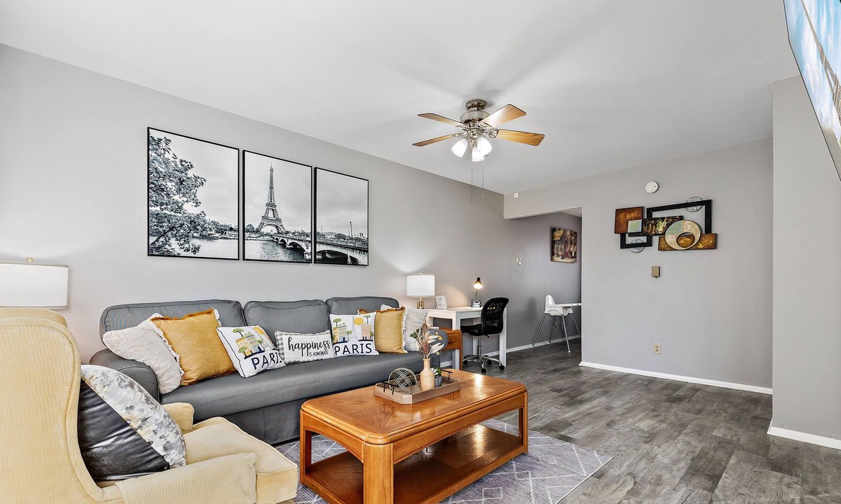 Montgomery Condo | French themed cozy apt w/garage/FastWiFi/Sleeps up to 8/Montgomery.