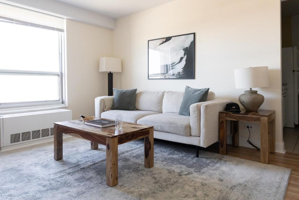 Ravenswood Apartment | FRONTDESK Classic 1 BR Apt in Ravenswood