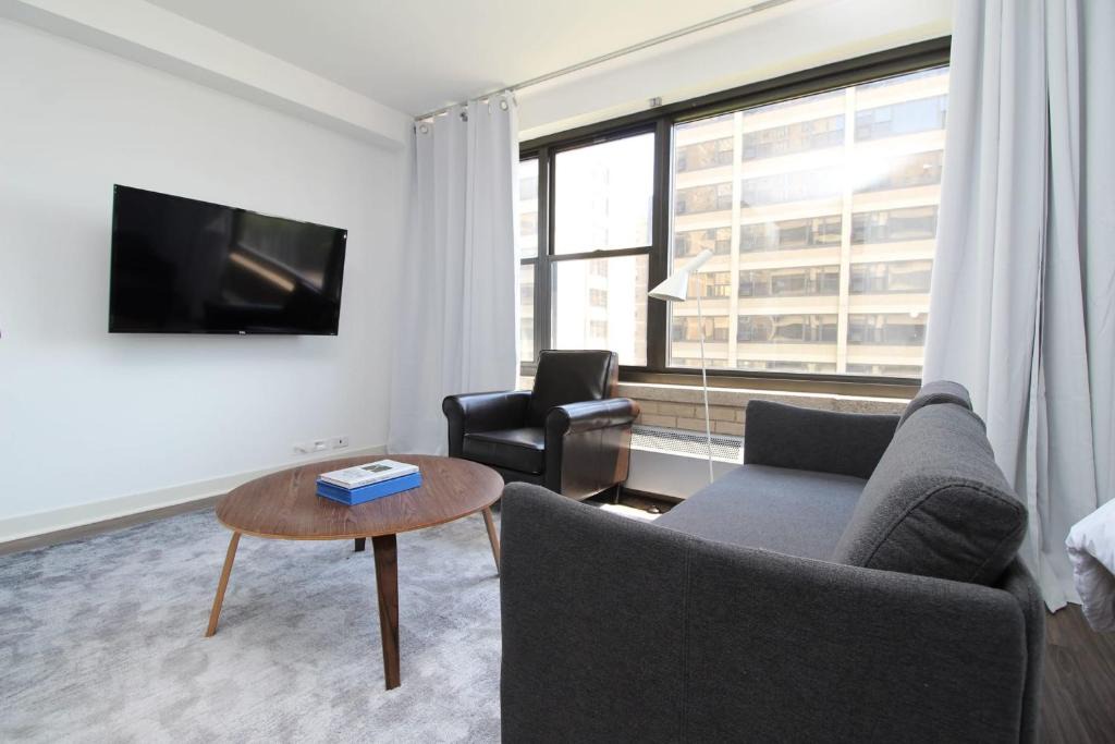 Indian Village Apartment | FRONTDESK Modern Studio Apt in East Hyde Park