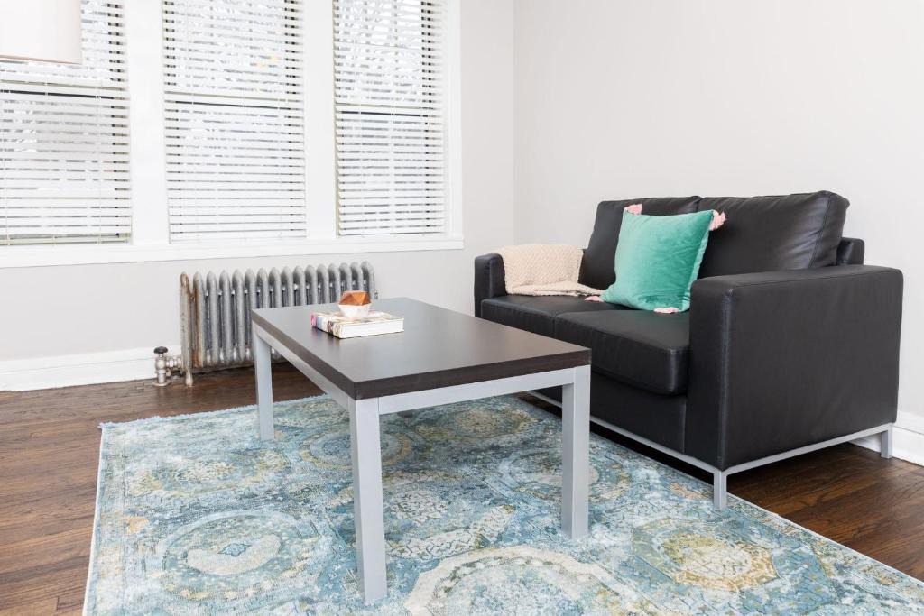 Kenwood Apartment | FRONTDESK Open 1 BR Apt 6 miles to Downtown