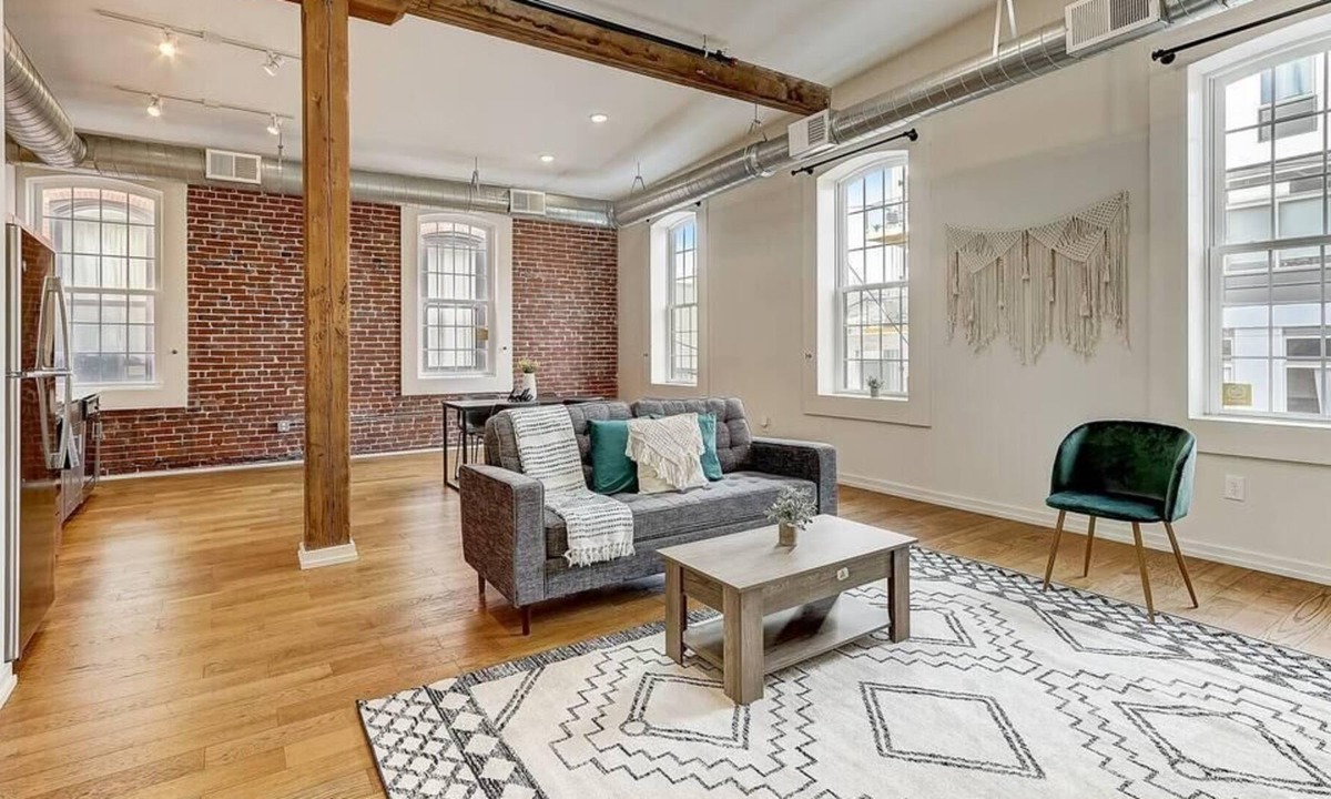 Northern Liberties Apartment | Frontdesk | Spacious 2BR Northern Liberties Apt