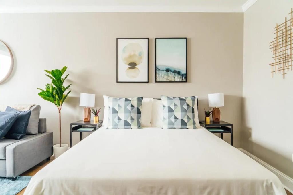 Lake View East Apartment | Fully Furnished Studio with WiFi Amazing Deal! - Oakdale 413