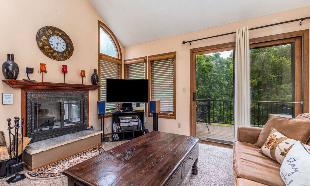 The Galena Territory House | Galena Oak Getaway near Shopping, Golfing, Hiking