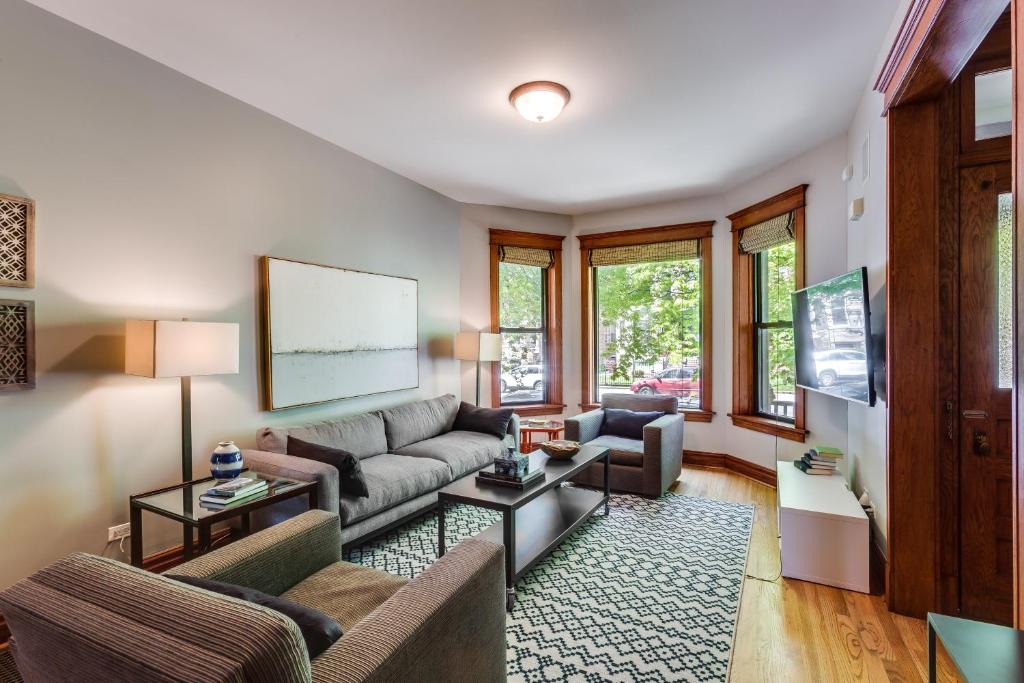 Logan Square Apartment | Garage Parking! Walk to Logan Square Station Plus Great Local Restaurants and Bars