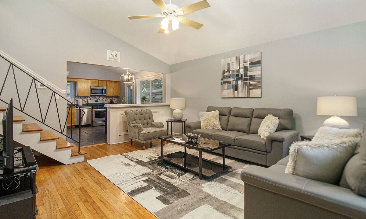 Glen Ellyn House | Glen Ellyn FHS Rental