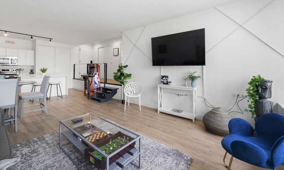 Rush and Division Apartment | ☀️❤️‍🔥Gold Coast Lavish Home w/ Roof Pool & Gym❤️‍🔥☀️