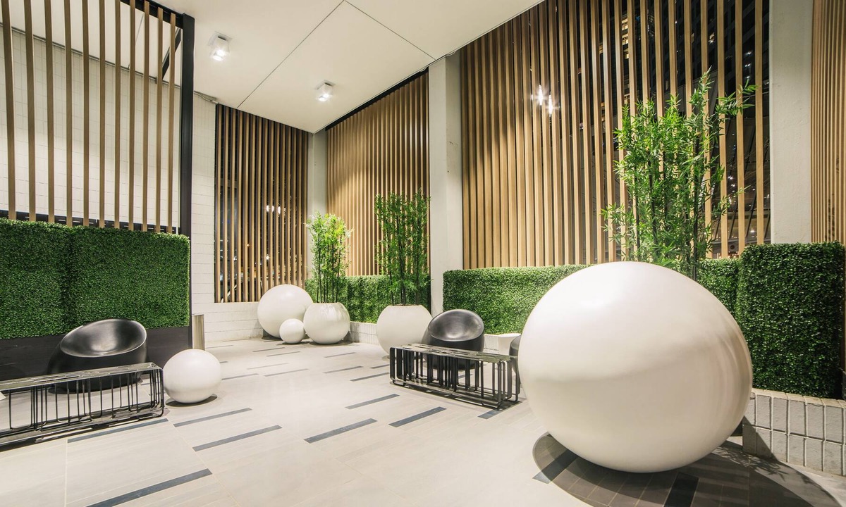 Rush and Division Apartment | 🔸⭐️Gold Coast Luxury Home w/Rooftop Pool and Gym⭐️🔸