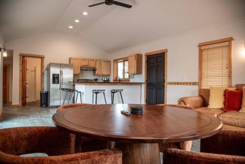 Bozeman House | Golden Eagle Getaway w/Hot Tub!