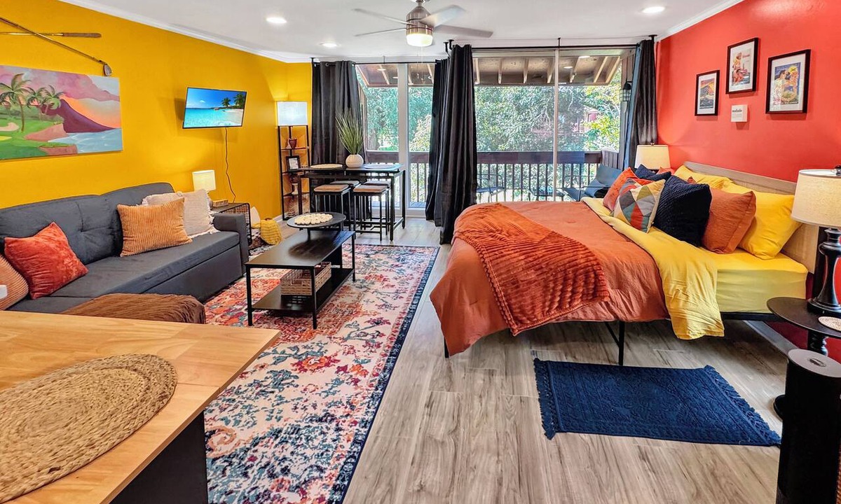 Diamondhead Condo | Golf Course-Swimming Pool-Sleeps 4!