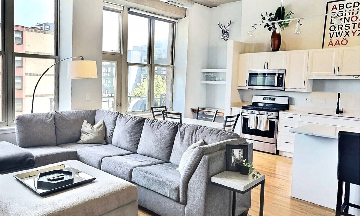 Near West Side Apartment | Gorgeous West Loop Loft —1Br1Ba —Perfect Location —3MONTH MIN OTHERWISE FLEXIBLE