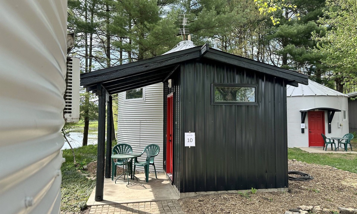 Orange Prairie Cottage | Grain Bin Cottage 10