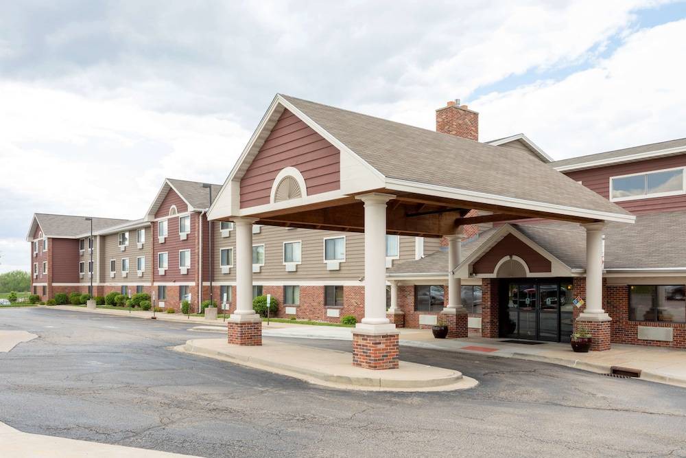 Orange Prairie Hotel | GrandStay Hotel & Suites - Peoria