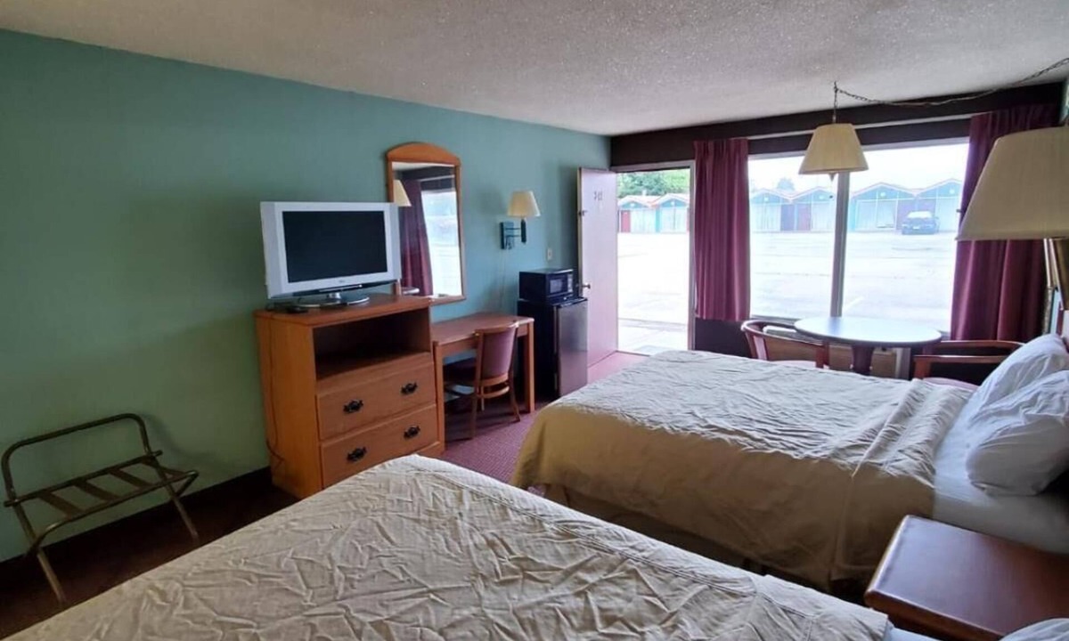 West Frankfort Hotel | Gray Plaza Motel