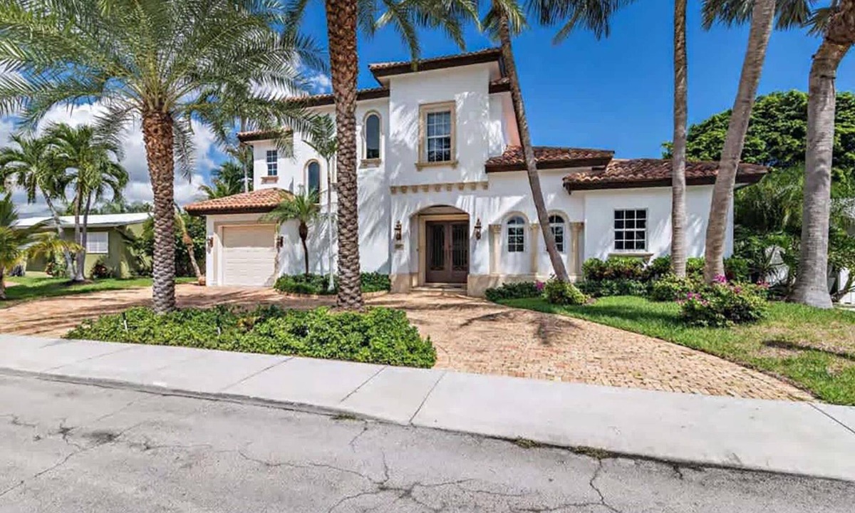 Southside House | Gregory Place - Dine Alfresco by the Pool in South End Sophistication