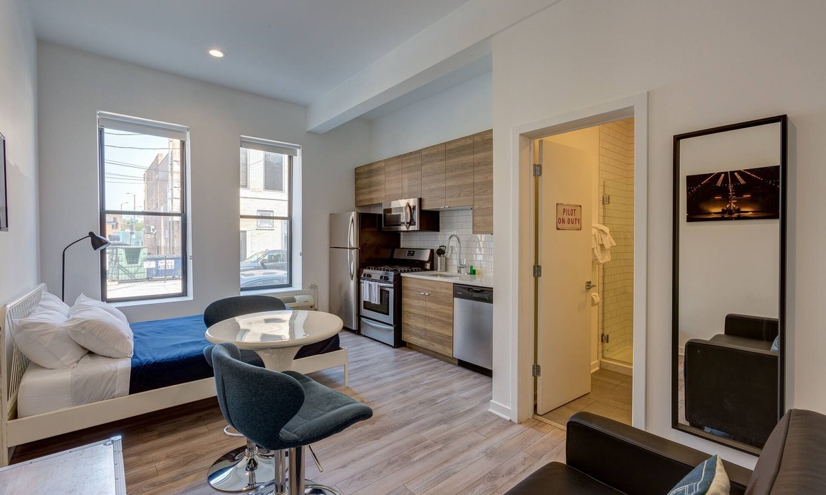 River West Apartment | Ground Floor Studios in Chicago by 747 Lofts