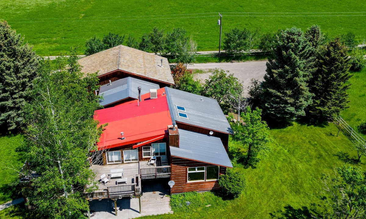 Belgrade House | Group friendly 5 acre retreat - Mountains, Ponds, 2 homes VIEWS