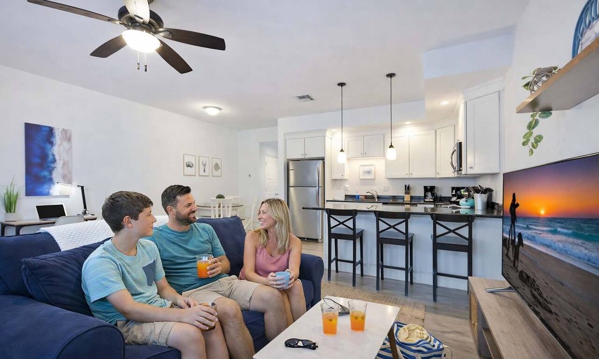 Hampton Condo | Hampton Beach Hideaway | 1 Block to Beach |Parking