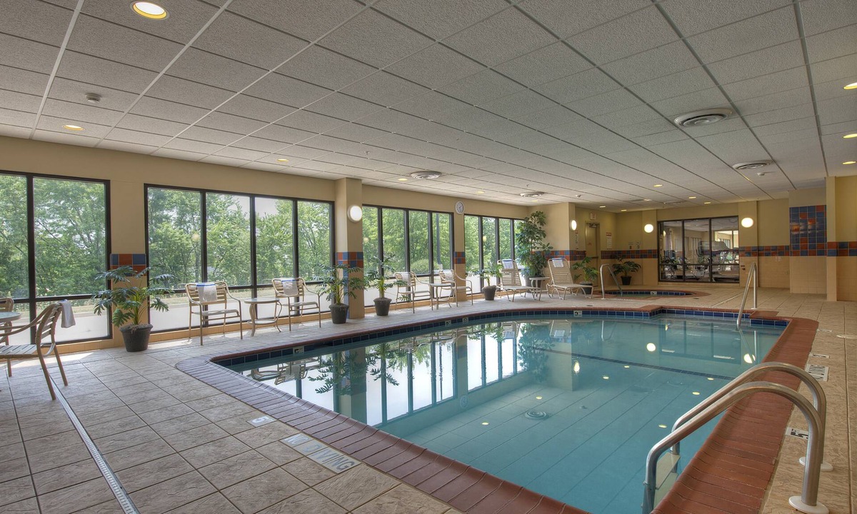 Normal Hotel | Hampton Inn & Suites Bloomington - Normal