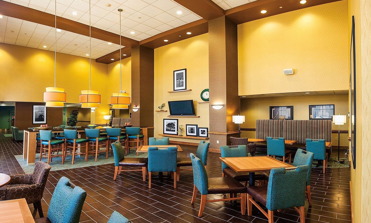 Chesapeake Hotel | Hampton Inn & Suites Chesapeake-Square Mall