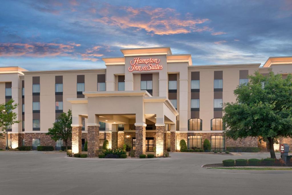 Burleson Hotel | Hampton Inn & Suites Ft Worth-Burleson