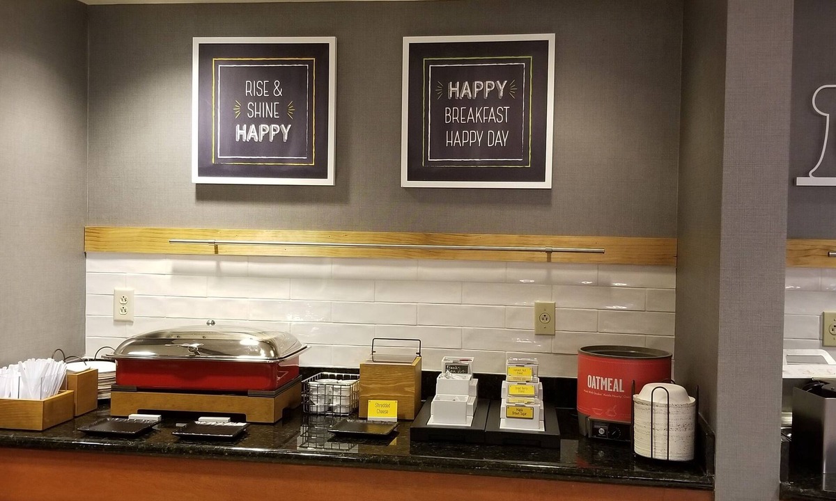 Quad Cities Hotel | Hampton Inn & Suites Moline-Quad City Int'l Aprt