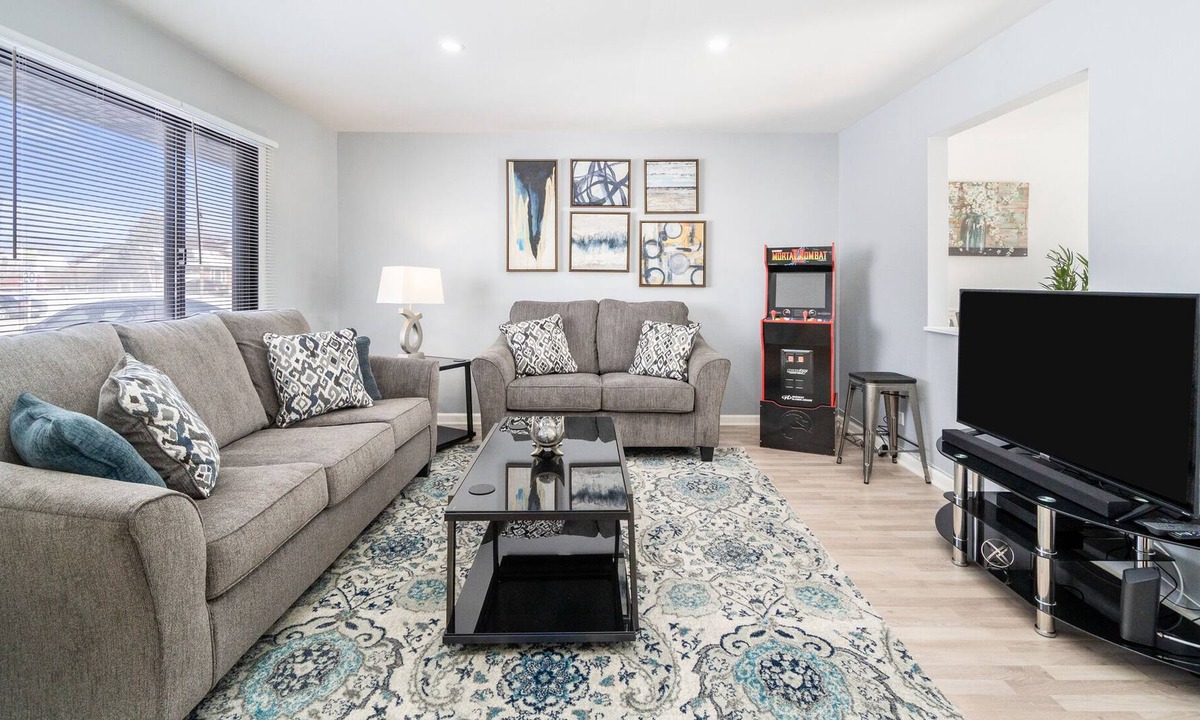 Bloomingdale House | Hanover Park Rental