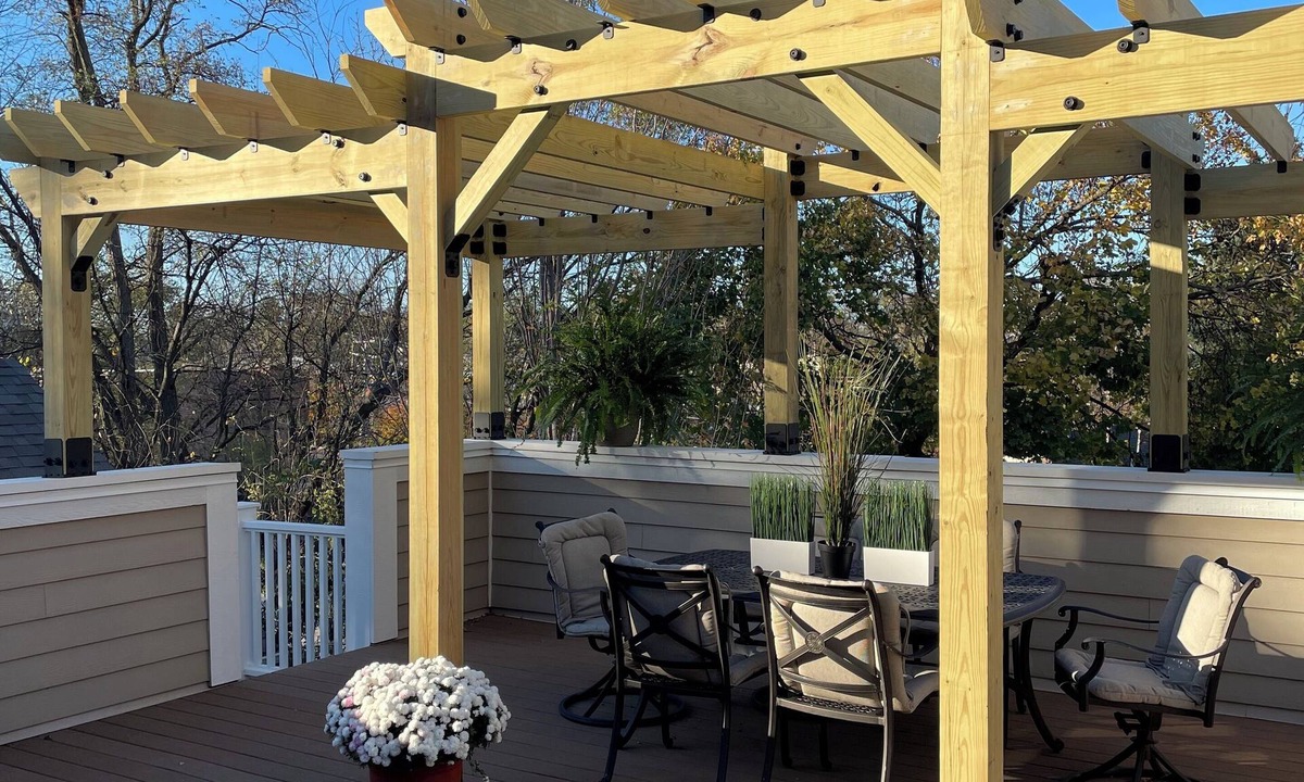 Libertyville House | Heart of Downtown Luxury 4 Bed 3.5 Ba Newer Construction with Rooftop Deck