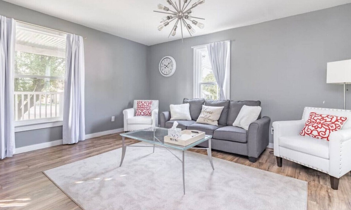 Peoria Heights House | Heights Lake · Heights, Heights, Baby! w/ Backyard Patio Grill