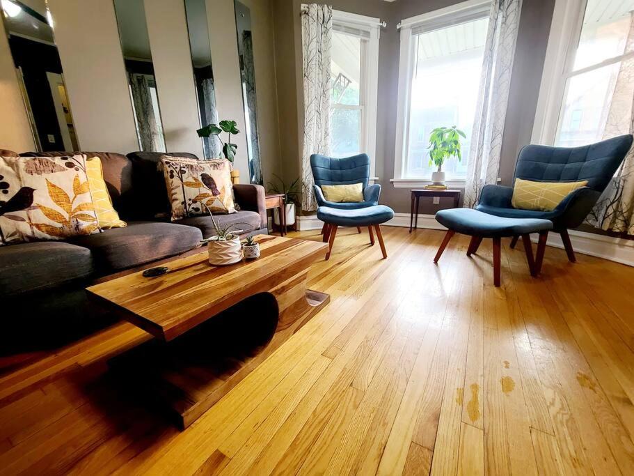Hermosa Apartment | Hermosa House apartment - Peaceful Quiet 3BR, Free Street Parking, Solar Powered, by Logan Square