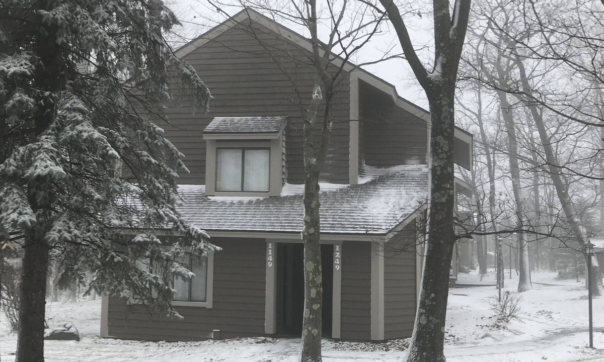 Hidden Valley Condo | Hidden Valley - Walk to Slopes and Pool - 2 BR with Fireplace + WIFI