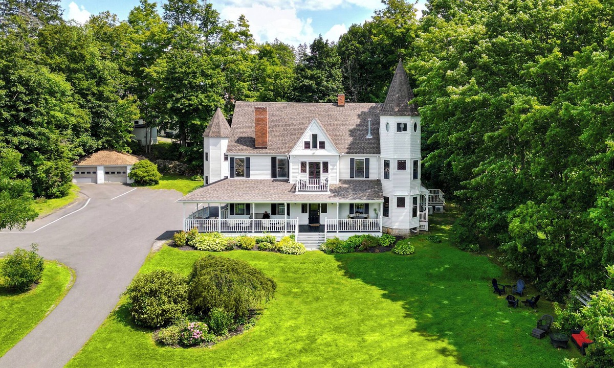 Lenox House | Hideaway Inn Lenox