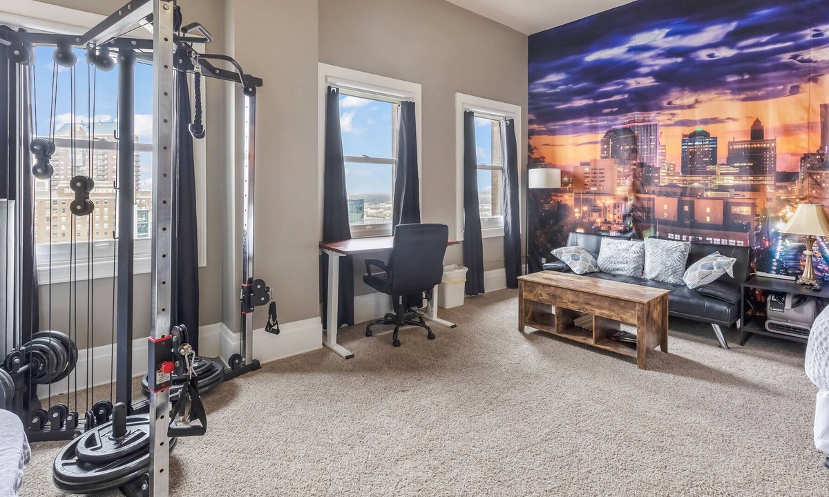 Court Avenue Entertainment District Apartment | High-rise studio within a historical building