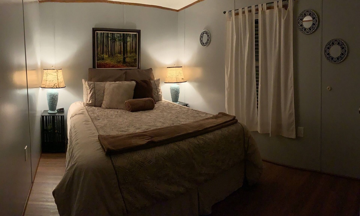 Murphysboro Cottage | Hilltop Cottage