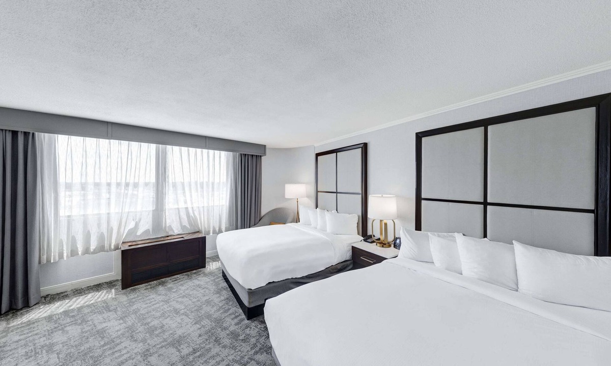 Oak Lawn Hotel | Hilton Chicago/Oak Lawn