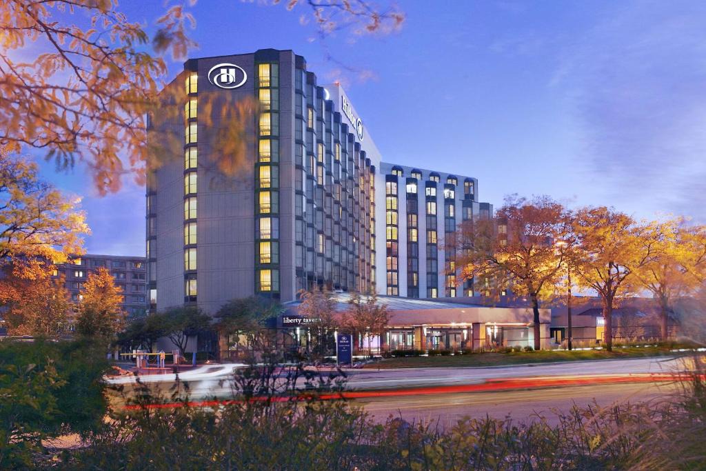 Rosemont Hotel | Hilton Rosemont Chicago O'Hare